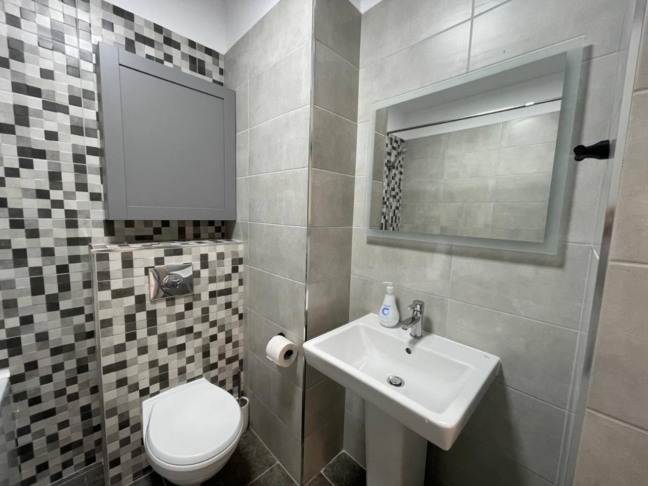 Moghioros C3 Apartment